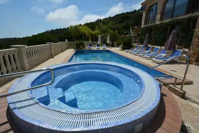 Image de Villa avec piscine chauffée, jacuzzi, vue mer fantastique