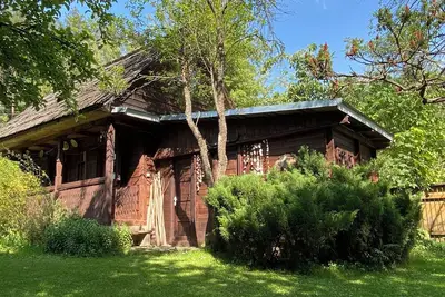 Image de Maison en bois romantique au milieu du magnifique paysage culturel de la Maramures
