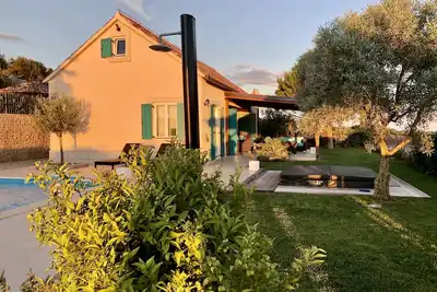 Maison de vacances élégante dans un emplacement de rêve piscine, parking, WiFi