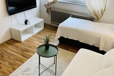 Image de Appartement rénové au-dessus de l'hôpital universitaire de Homburg / avec cuisine et salle de bains
