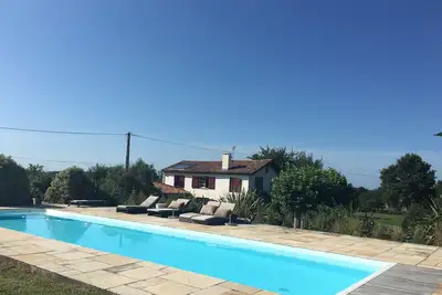 Maison avec piscine, vue panoramique