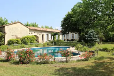 Image de Grande maison familiale campagne dans le Médoc avec piscine tennis 15mn Bordeaux