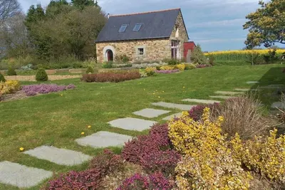 Maison calme située entre Terre & Mer (Monts d'Arrée / Côte de Granit Rose)