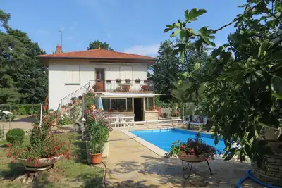 Image de Appartement indépendant dans maison avec piscine