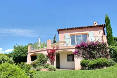 Image de Villa de charme avec piscine et vue sur la mer, idéale réunion famille ou amis