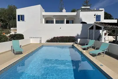 15 minutes de la mer, villa, piscine privée, , wifi gratuit, bbq, proche golf
