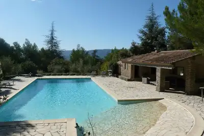 Image de Mas Pinfontaine, piscine exceptionnelle17mX7m Vue Luberon. Famille et amis