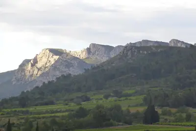 Image de Tautavel : Grande maison dans village entre mer/montagne avec jardins/terrasses