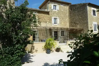 Image de Gîte dans Mas Provencal à deux pas du centre du village d'Oppède.