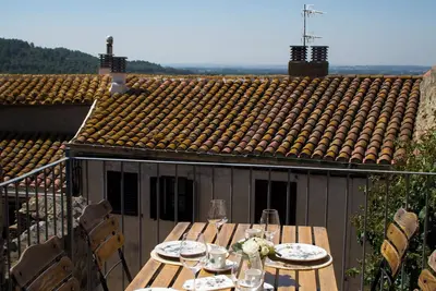 Image de maison tout en pierre idéal pour  famille proche des plages