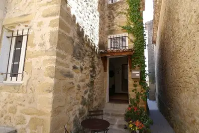 Image de Lauris ( 5 min Lourmarin) : gîte de charme ouvert à l'année ( capacité 9 pers)