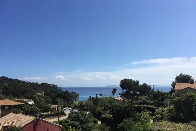 Mazet avec superbe vue mer et magnifique terrasse - 500 m plage