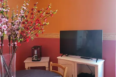 Image de Grand appart coloré et gai, tous commerces accessibles à pied wifi fibre gratuit