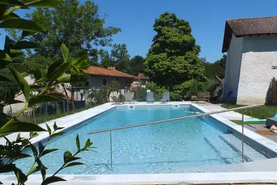 Image de Gite rural \"Félix\" 9 pers. 4 chambr. avec grande piscine au sel handi-accessible
