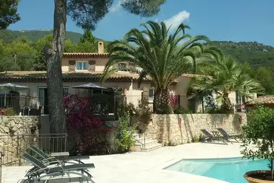 Image de Cueille la nuit, gîte de charme avec jolie vue mer et piscine à débordement