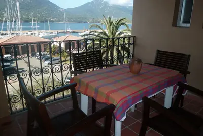 Image de Appartement neuf climatisé centre-ville sur port de plaisance à 2 mn des plages
