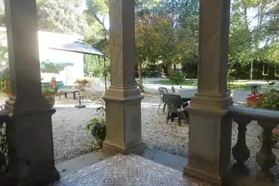 Image de grande demeure familiale avec piscine et parc - location à la semaine