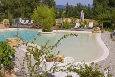 Image de Calme Confort Douceur de vivre pour 5 personnes + 1 Bébé dans un Mas en Provence