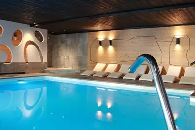 Image de piscine chauffée-lac-ski-wifi gratuit