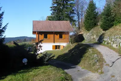 Image de Chalet Les Ecureuils   Calme  Belle Vue  3 kms de Gerardmer  relié fibre  \n2 Sdb