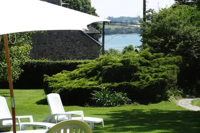 Image de 5mn Dinard 8 mn St Malo 'Eden Cove Charme Cheminée jardin 1000m2 plage estuaire
