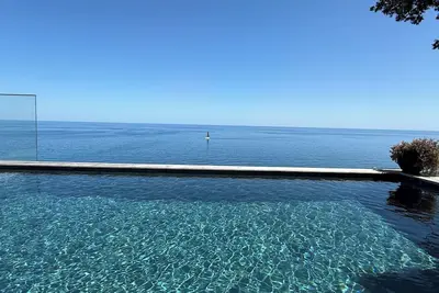 Image de Vue mer à couper le souffle à 180 degrés - Piscine chauffée et Jacuzzi