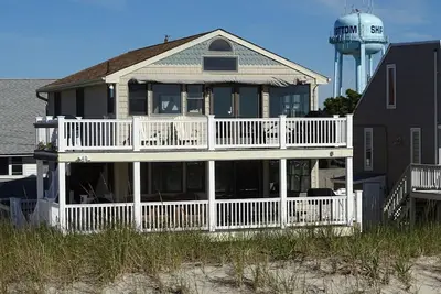 Image de Premier étage du duplex Oceanfront sur une rue calme à Ship Bottom, Nj