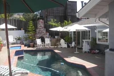 Image de 4 Bdrm Maison- Grand Outdoor Space-Parfait pour les réunions de famille