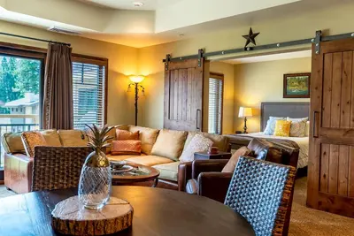 Image de Un condo de luxe au centre-ville de McCall!