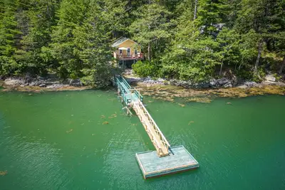 Image de Classique Waterfront Cottage