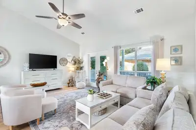 Image de ** Pet Friendly ** - Possibilité d’avoir une maison, une piscine et un grill Crystal Beach