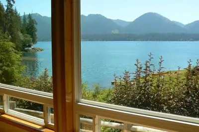 Image de Bord de lac isolé, plage privée Low Bank, bain à remous, chiens bienvenus