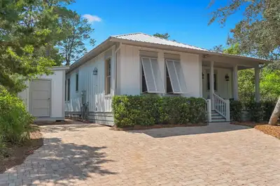Image de 'Holiday 30a \"Promenade facile à la plage et à la piscine ~ belle maison personnalisée ~ 2 maîtres