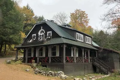 Image de Classique Grande Camp Carriage House