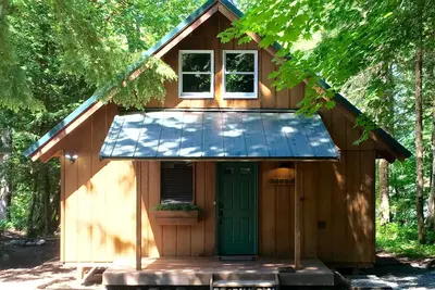 Image de Cozy Riverfront Cabin près de Crystal Mountain Resort