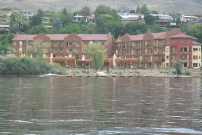 Image de Condo au bord du lac-Avec carte postale avec vue sur le lac et la ville