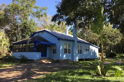 Image de 2 chambres 2. 5 Bath maison historique (vue sur l'eau, quartier calme, près du centre-ville)