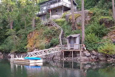 Image de The Enchanted Woods Waterfront Cottage à Secret Cove