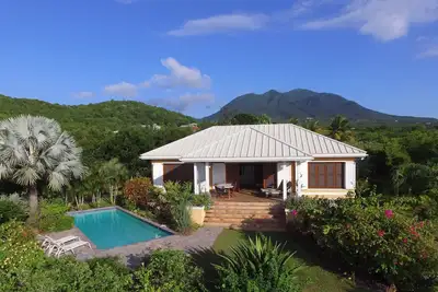 Image de Villa privée à Nevis avec une vue imprenable sur Saint-Kitts et la mer des Caraïbes