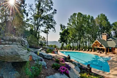 Image de Blue Sky- Maison de luxe, proche des attractions de haute montagne, complexe clôturé avec piscines, centre de remise en forme, etc. , vue sur la montagne, 10% de remise de dernière minute - réduction incluse dans le devis en ligne