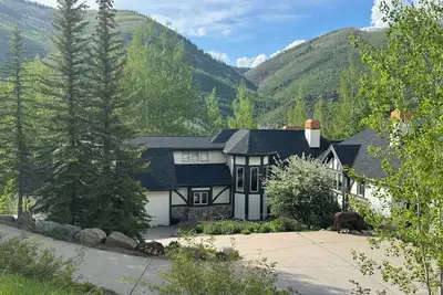 Image de 4 ch + loft, 4. 5 salles de bain West Vail Mountain Tudor 13 personnes!