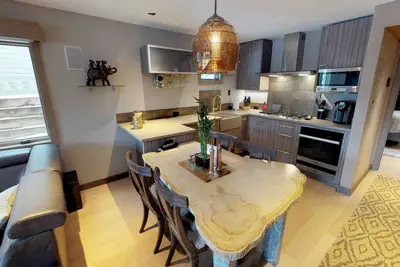 Image de Rénové, Condo moderne Avon près de la navette gratuite à Beaver Creek Ski, à manger