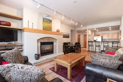 Image de Des tarifs avantageux! Ski in / out à Arrowhead! Immense piscine chauffée / spa!