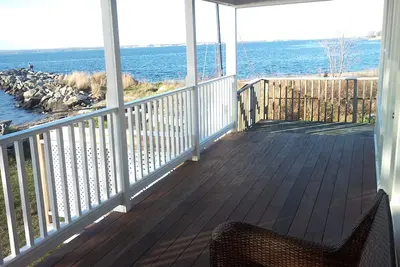 Image de Jamestown Shores Waterfront Beachfront w amarre et coucher de soleil