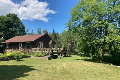 Image de Accueillantes et Rire Whitefish River Cabin Préparez votre visite