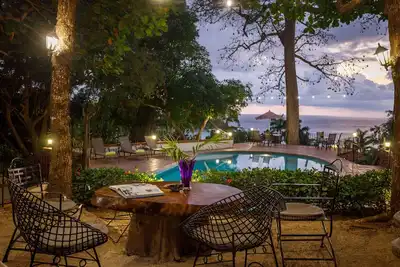 Image de Étonnamment Belle Accueil 9br / 9ba avec vue sur l'océan!