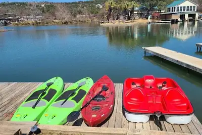 Image de Waterfront Lakehouse Parfait pour une escapade amusante et relaxante!