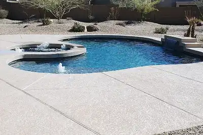 Image de Maison familiale avec spa privé, piscine, vélos et plus encore!