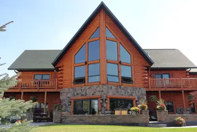 Image de Serenity Valley: évasion sereine dans une belle cabane en rondins près de Decorah