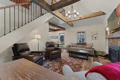 Image de Ancienne remise à neuf récemment rénovée au cœur de Bolton Landing sur le lac George